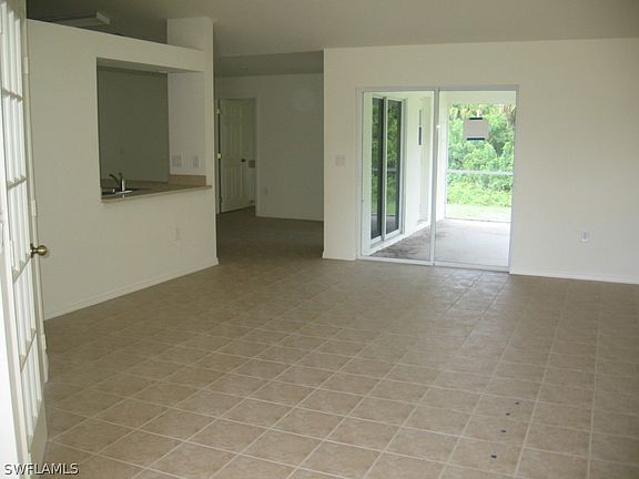 4th image of 528 Bronx Ave