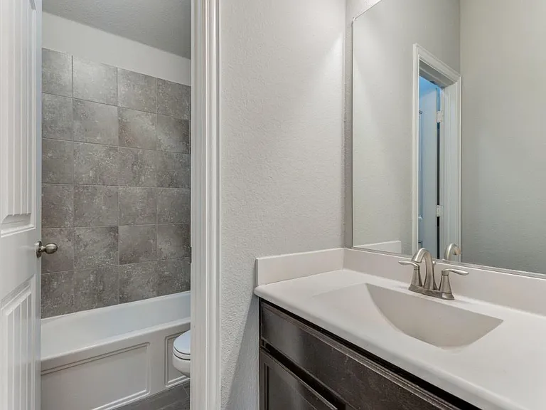 258 Churchill Dr — Photo 8