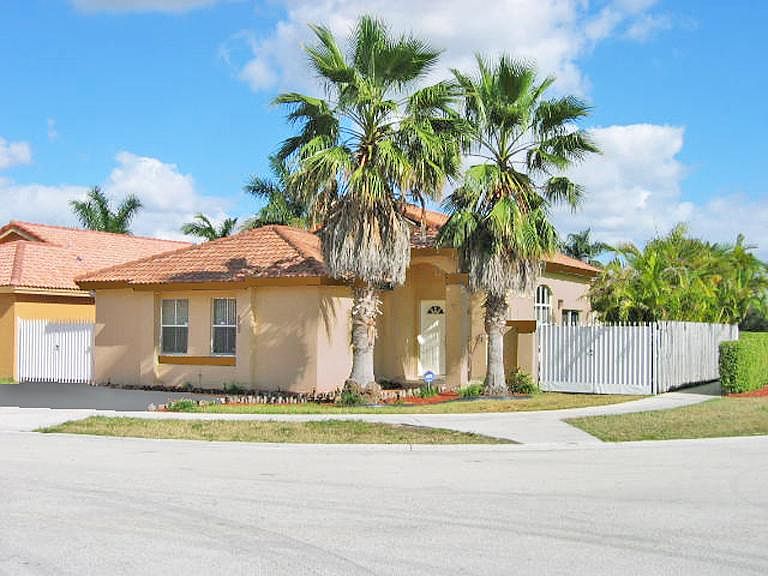 1st image of 901 NW 132nd Ave W