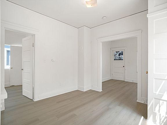 4th image of 514 E 22nd St