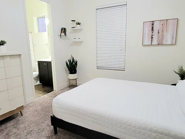 3142 N Los Alamos — Photo 17