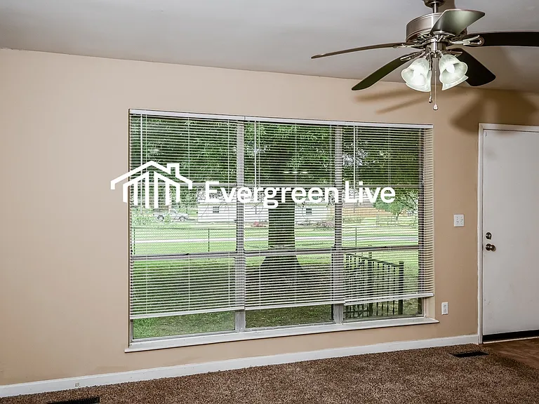 140 Dill Dr — Photo 2