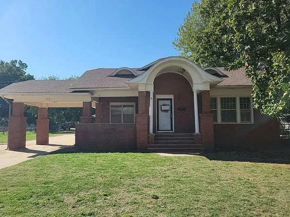 410 S 10th St, Clinton, OK 73601