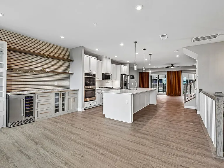 1735 Dunnington Pl — Photo 2