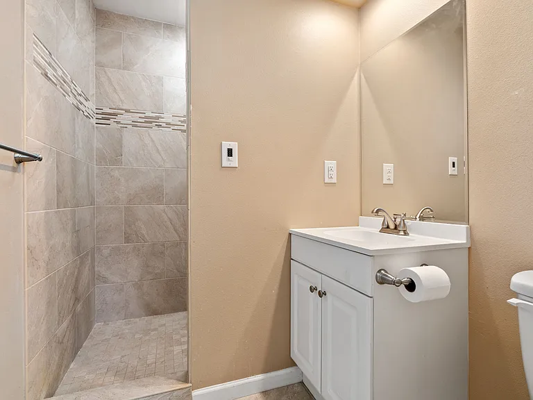 1216 Spruce St — Photo 15