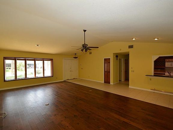3rd image of 18436 Meyer Ave