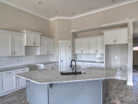 4th image of 605 Eagle View Dr #18