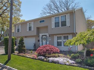 10 Pilgrim Ave, Rumford, RI 02916
