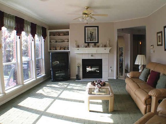 3rd image of 1021 Laurel Oak Dr