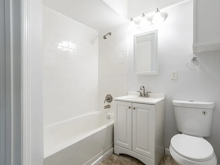 17 W Buckingham Ave — Photo 7