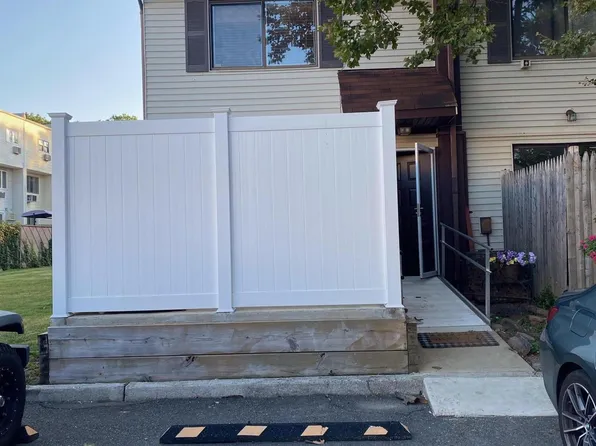 15 Bunnell Ct, Staten Island, NY 10312