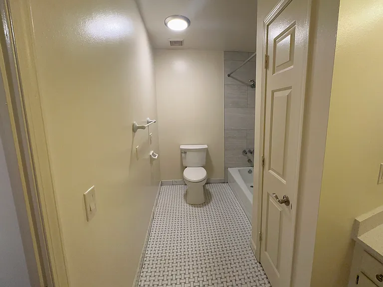 2905 Burch Ave #10 — Photo 36