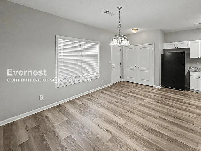 8609 Thomas Ln — Photo 7