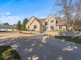 W295N9320 Joseph Ct, Hartland, WI 53029