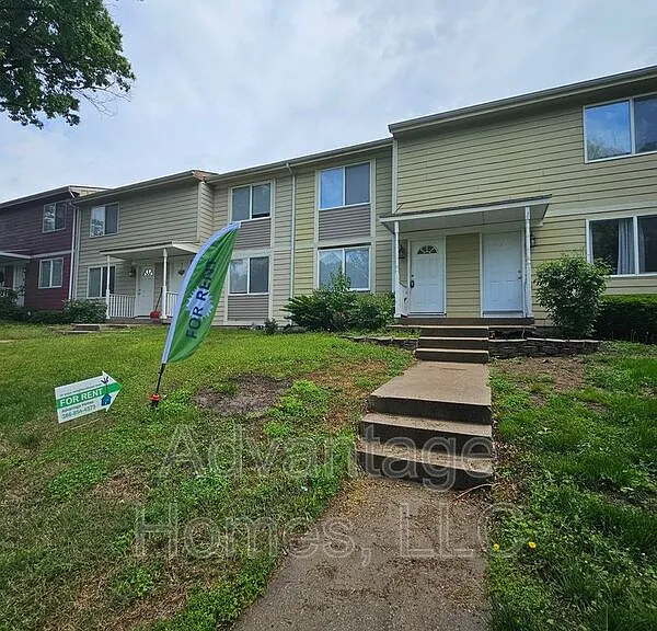 711 N 70th Ter — Photo 1