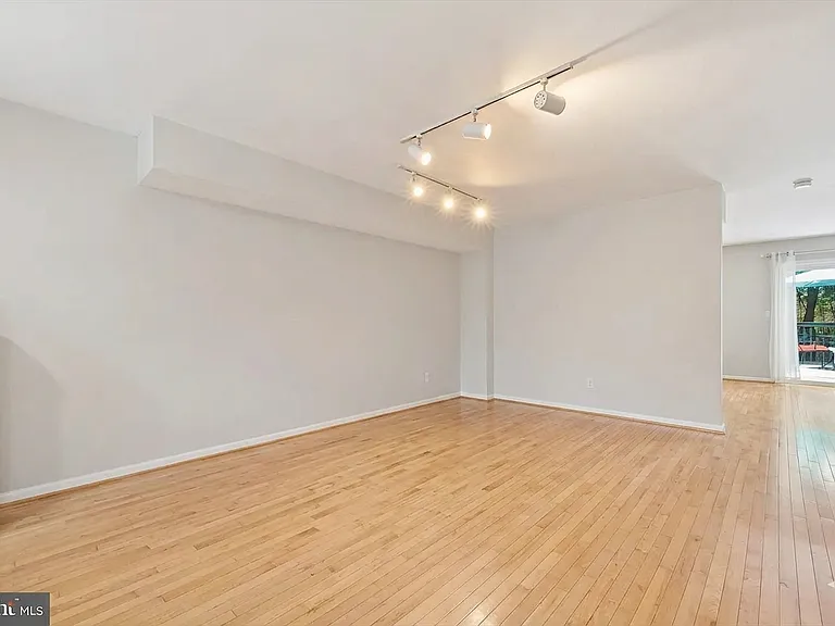 606 Coates Ln #1 — Photo 2