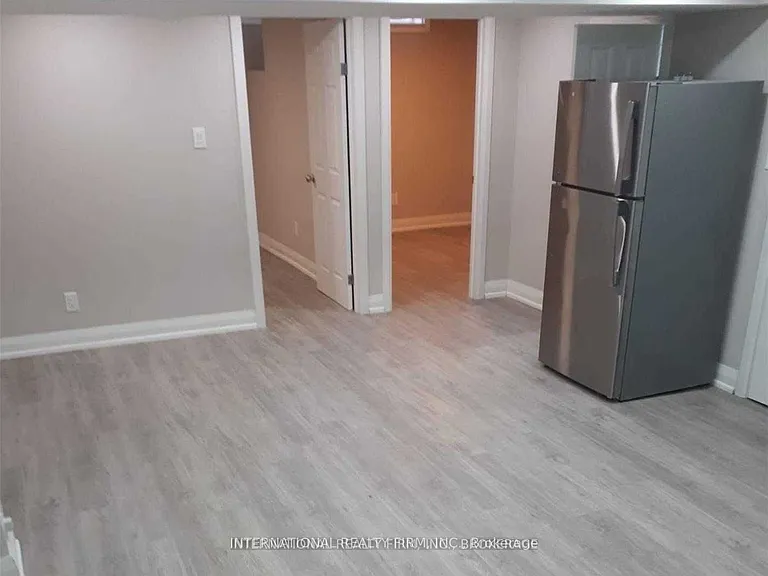 116 Red River Cres #LOWER — Photo 5