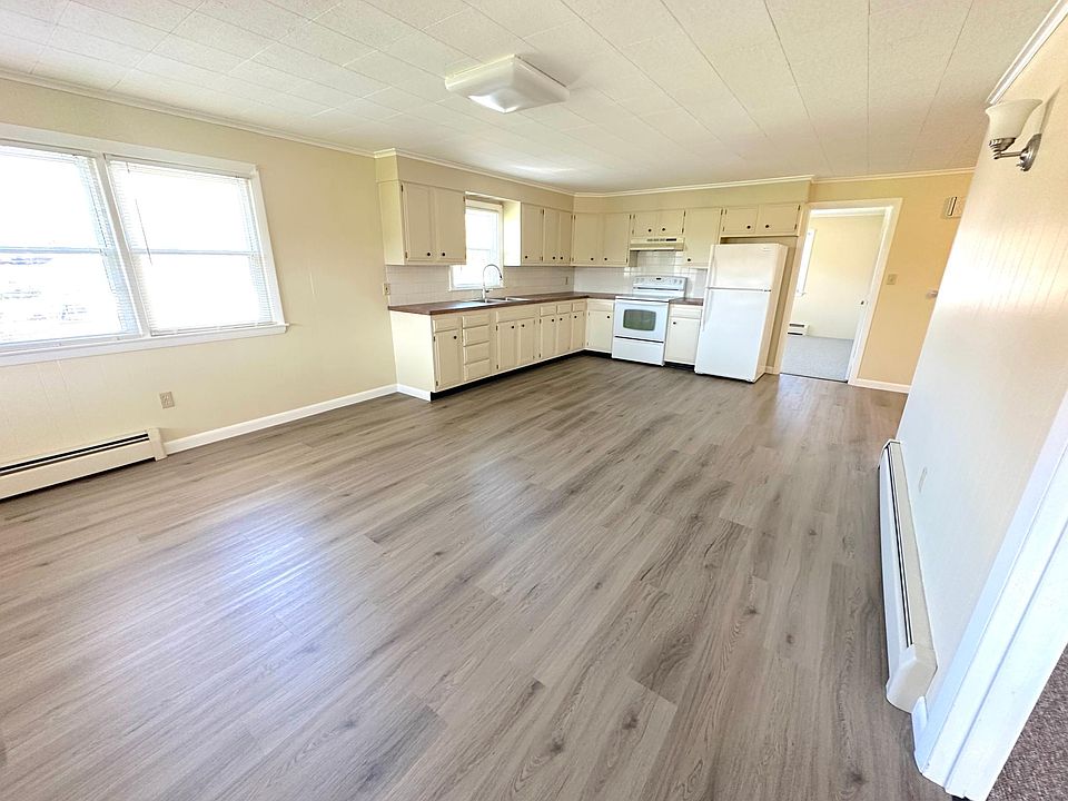 HUGE kitchen!