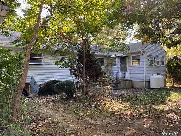 5th image of 70 Daisy Dr