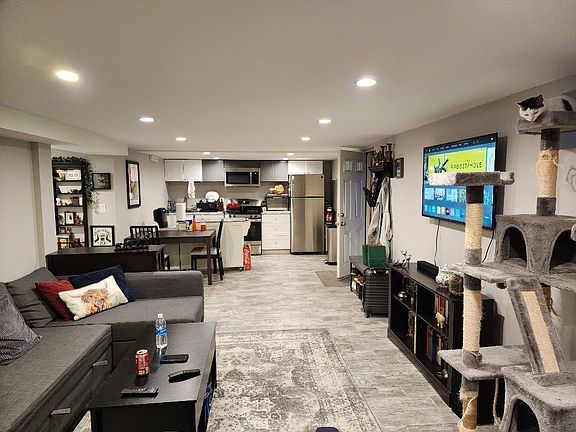 2nd image of 640 Midvale Ave #1