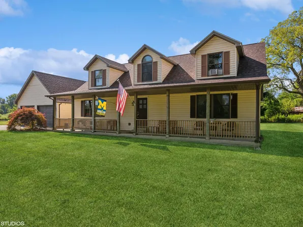 3028 W Wagner Rd, Buchanan, MI 49107