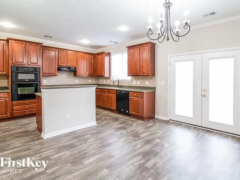 205 Commencement Blvd — Photo 4