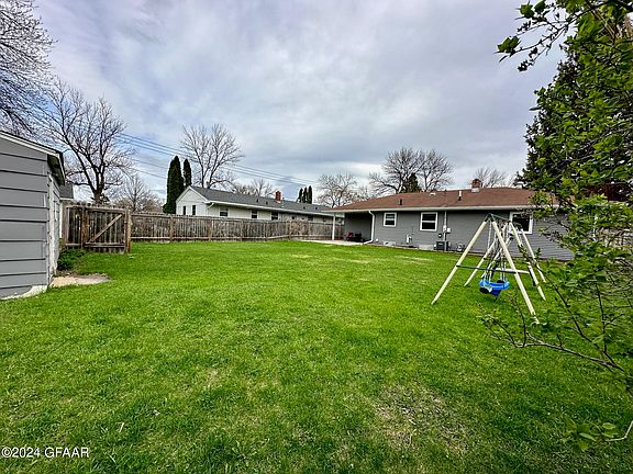 3rd image of 806 22nd Ave S