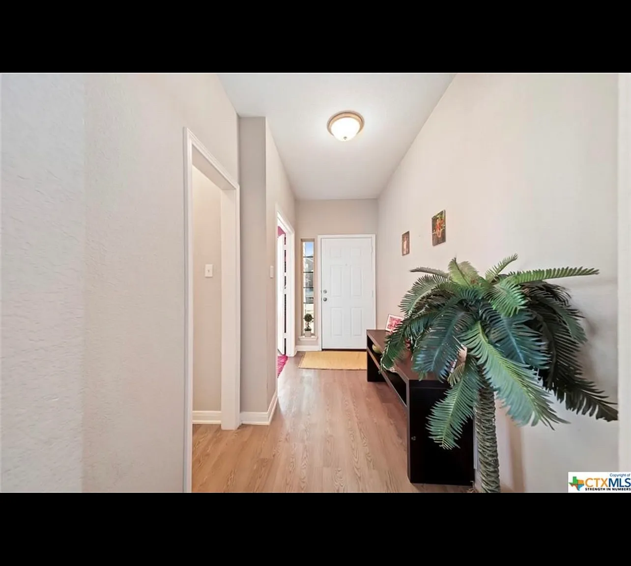 5 bed, 3.5 bath, 2619 sqft, $2,350 — Photo 2
