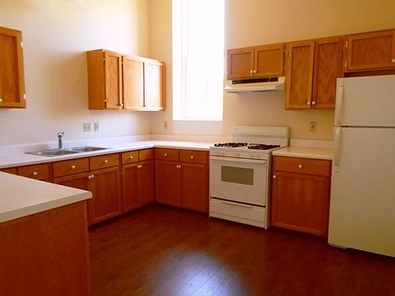 2nd image of 104 S Avenue C APT A