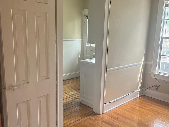 5th image of 547 Gladstone Blvd