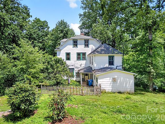 4th image of 22 Woodbend Ln
