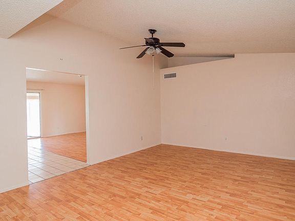 3rd image of 10918 W Glenrosa Ave
