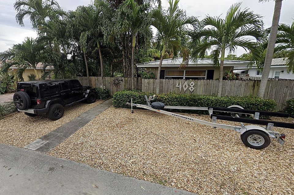 1st image of 408 SE 9th Ct