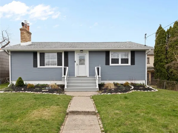 1509 Edgemere Dr, Rochester, NY 14612