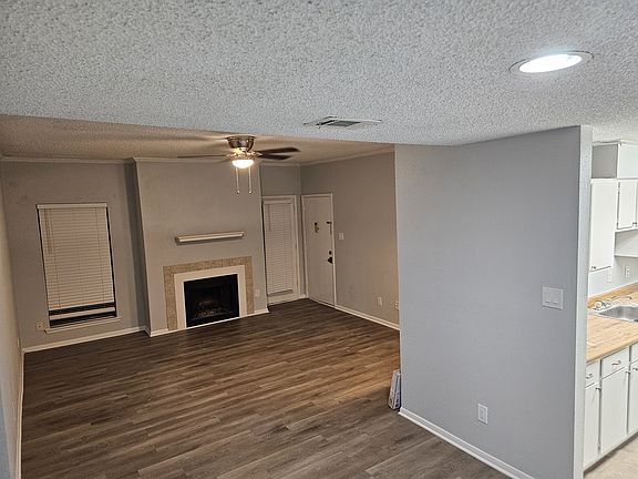 5th image of 2125 Augusta Dr APT 81