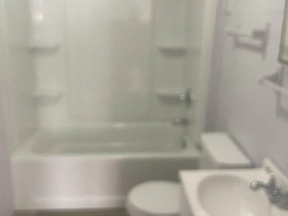 4th image of 1110 Sidney Ave