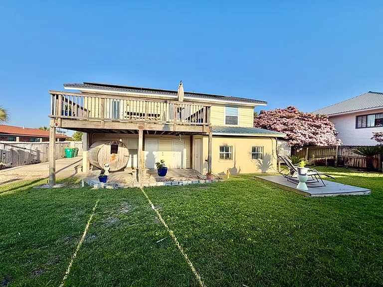 723 Sailfish Dr — Photo 2