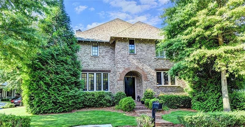 1st image of 560 Willow Oak Way