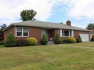 30 Woodlawn St, Chicopee, MA 01020