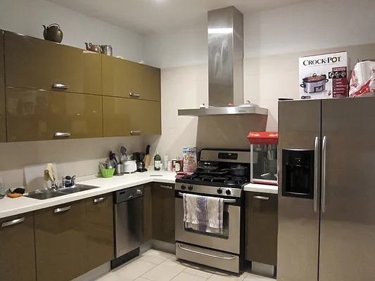 Rented by Kian Realty | media 17