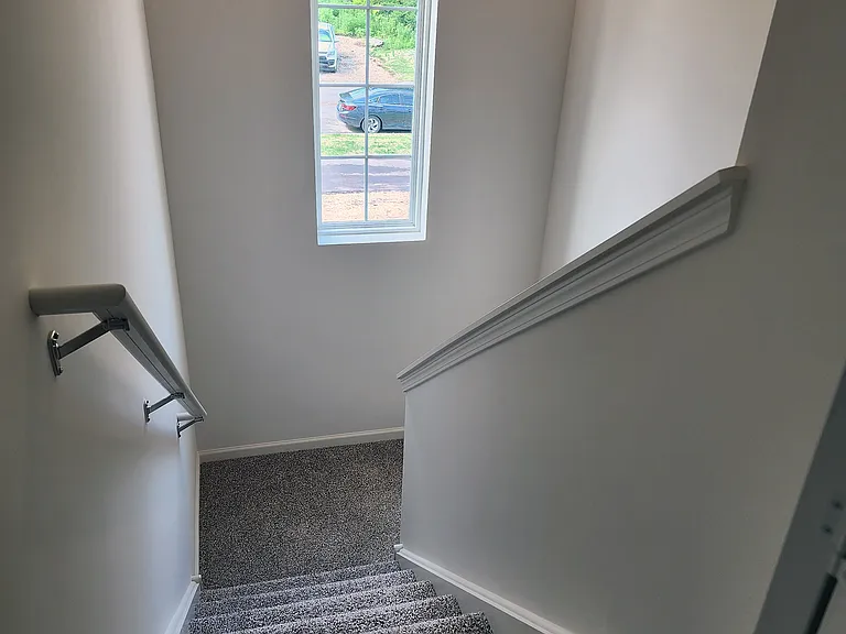 1537 Yosemite Way — Photo 16