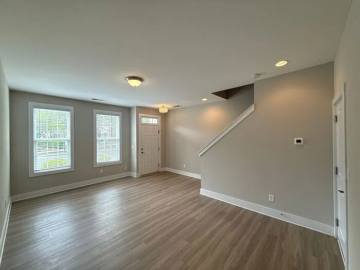 2 bed, 2.5 bath, 1584 sqft, $2,100 — Photo 2