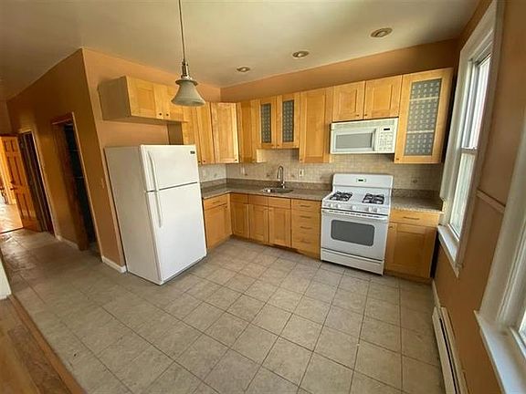 4th image of 699 Avenue A
