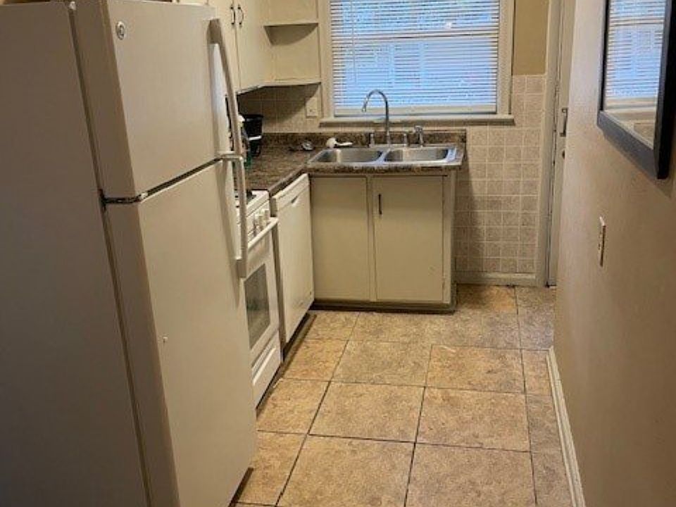 1st image of 3806 Urbandale Ave #3804