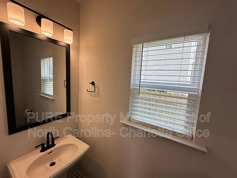 2649 Hemphill St — Photo 12