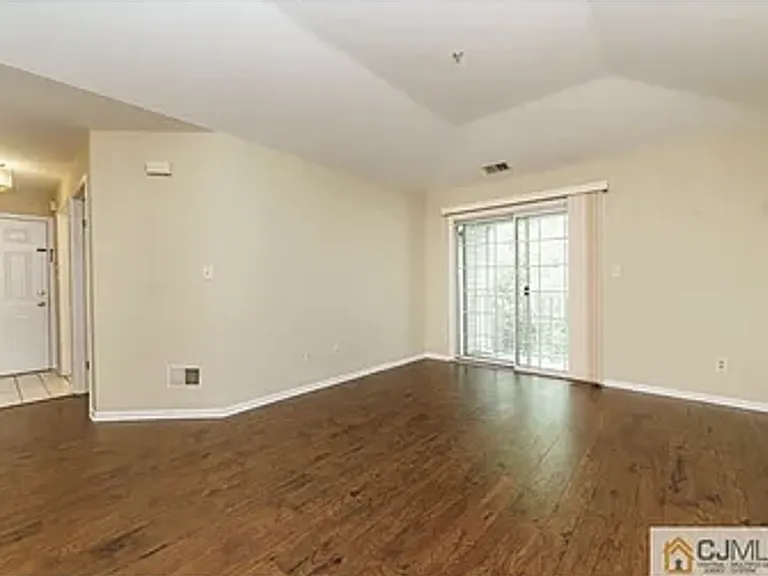 834 Waterford Dr — Photo 10
