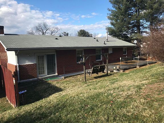 4th image of 2248 Spruce Ave