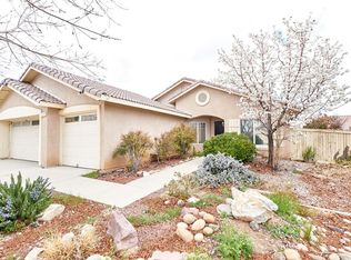 12727 Sweetwater Dr, Victorville, CA 92392