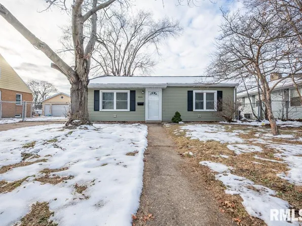 1515 N 10th St, Pekin, IL 61554