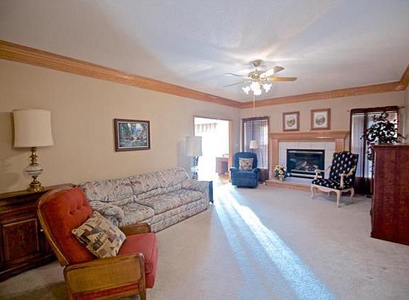 3rd image of 15912 Megan St